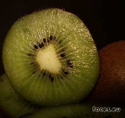 киви фрукт греция. киви под. дикий киви актинидия. киви фрукт нарезанный. киви фрукт.